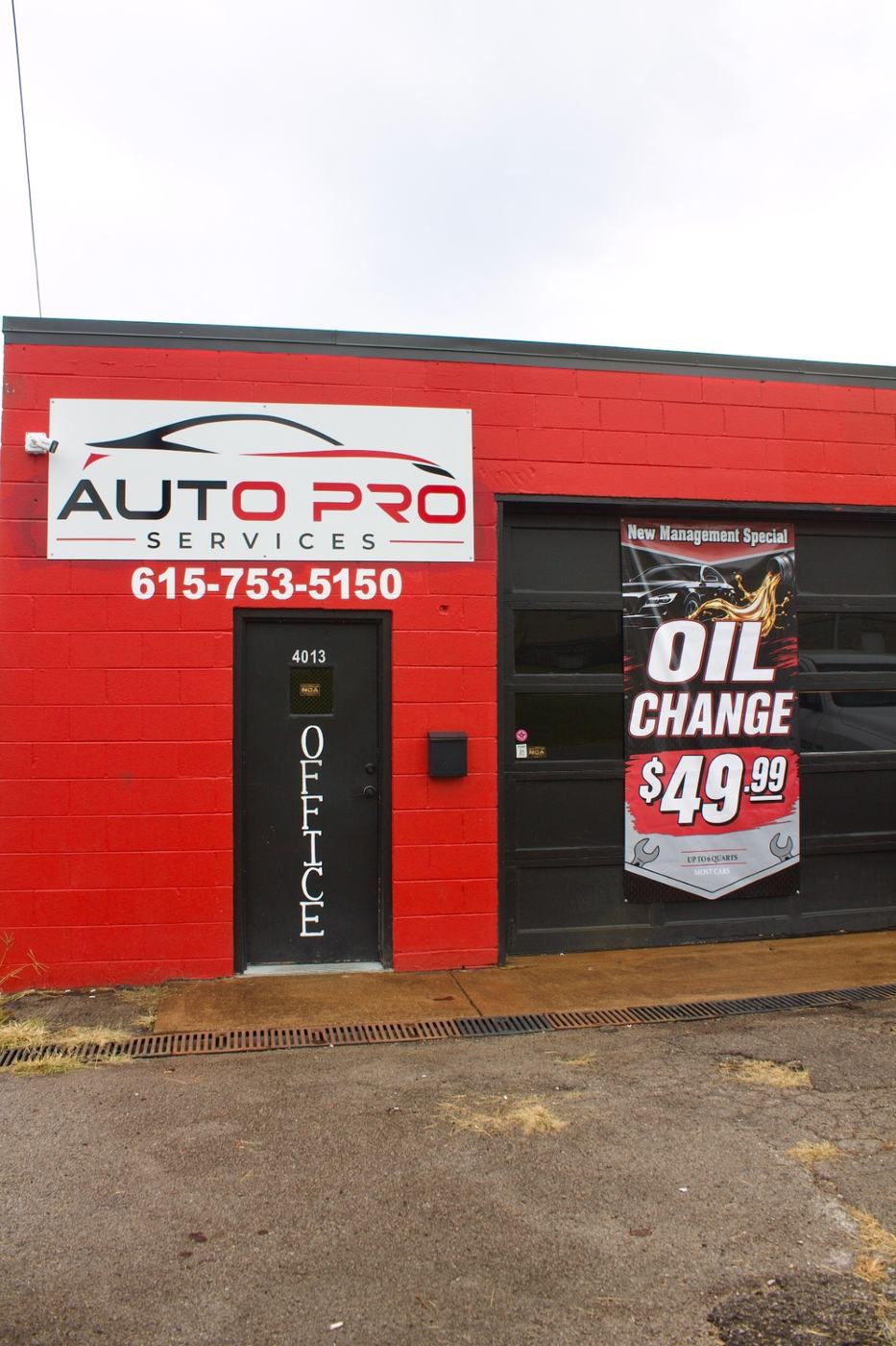 Office entrance of the Auto Pro Services auto repair shop in Nashville, TN